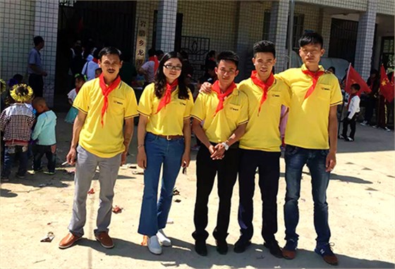 愛(ài)心回饋社會(huì)，數(shù)碼彩安順經(jīng)銷商張福瓊為留守兒童過(guò)六一