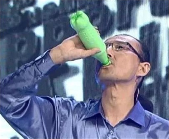 能喝的涂料就一定是環(huán)保的嗎？_廣東韶關(guān)水性木器漆品牌廠家