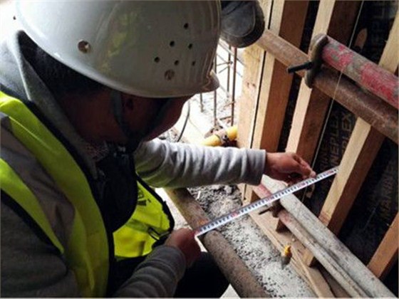 內(nèi)墻凈長(zhǎng)線是什么？？