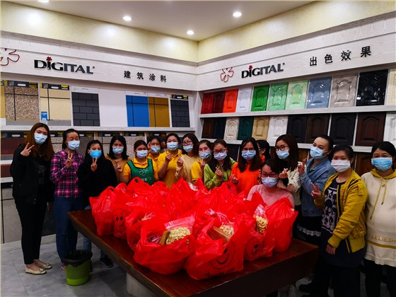 滿滿的零食，充滿著滿滿的愛。 在忙著戰(zhàn)斗的同時，不要忘記妳們原本的童真。