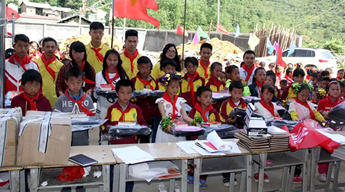 愛心回饋社會(huì)，數(shù)碼彩安順經(jīng)銷商張福瓊為留守兒童過(guò)六一