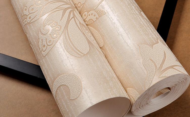 〖家裝資訊臺(tái)〗潮濕天氣，房子剪開壁紙全是蘑菇