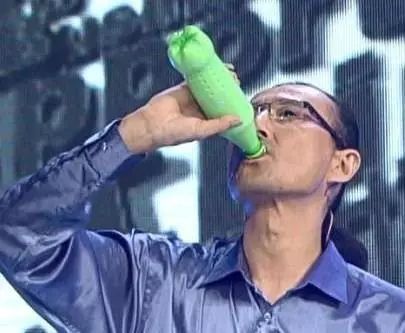 能喝的涂料就一定是環(huán)保的嗎？_廣東韶關(guān)水性木器漆品牌廠家