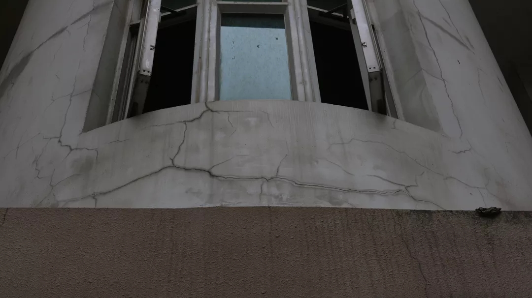 暴雨又又叒叕來報到 深圳坪山小區(qū)外墻涂料滲水如何應(yīng)對