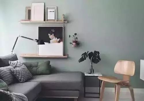 “灰綠色”遠(yuǎn)離壓力，輕松打造輕奢感